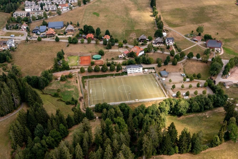 Reisemobilstellplatz direkt neben Fußballplatz