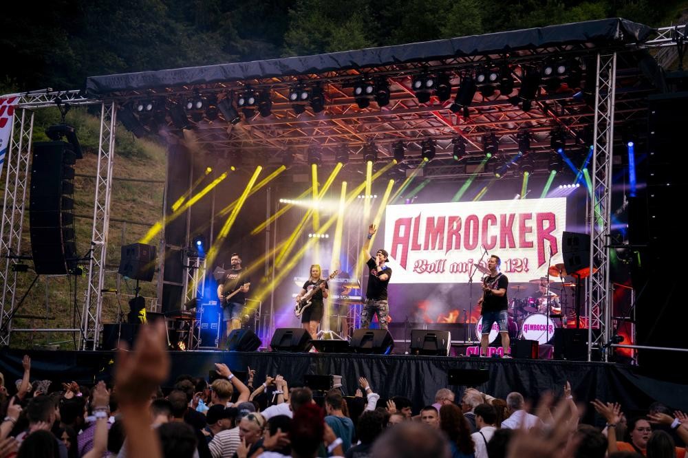 Almrocker auf der Bühne