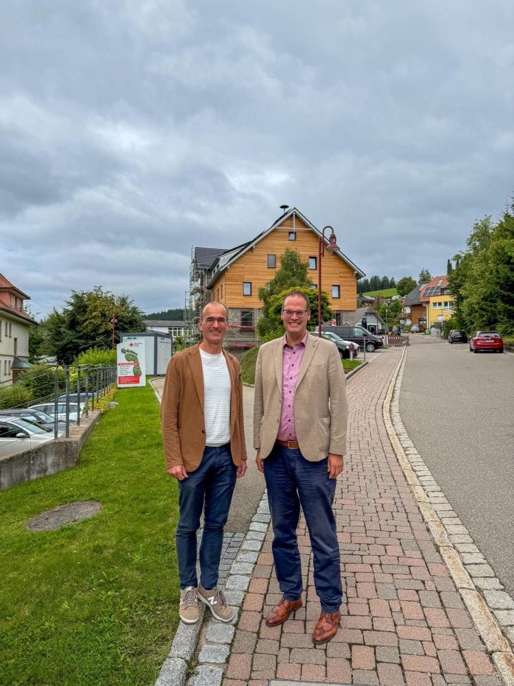 CDU-Landtagskandidat Andreas Braun mit Bürgermeister Jörg Frey beim Rundgang in Schonach
