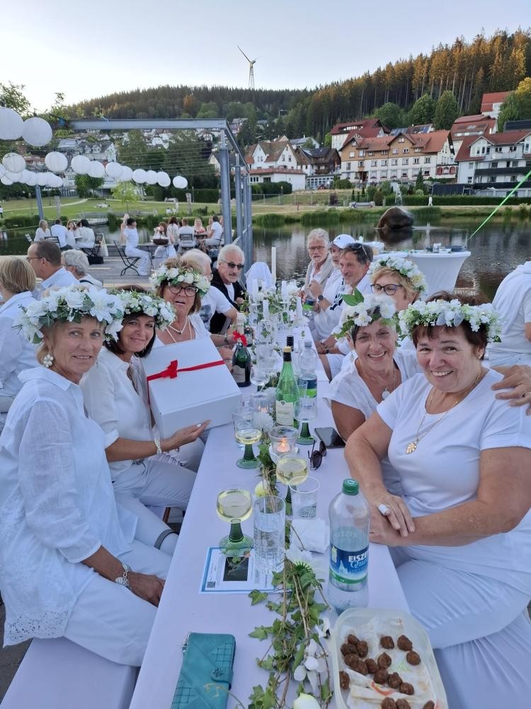 Der erste Platz für die schönste Tischdekoration belegte die Gruppe „Vinos“.