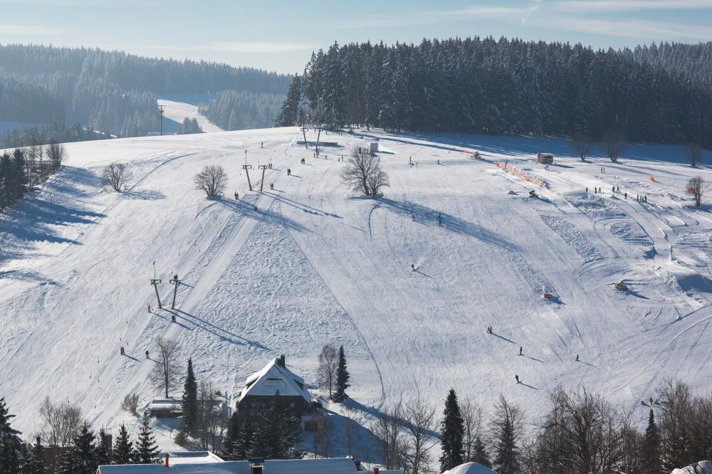 Blick auf den Skilift Winterberg mit Funpark