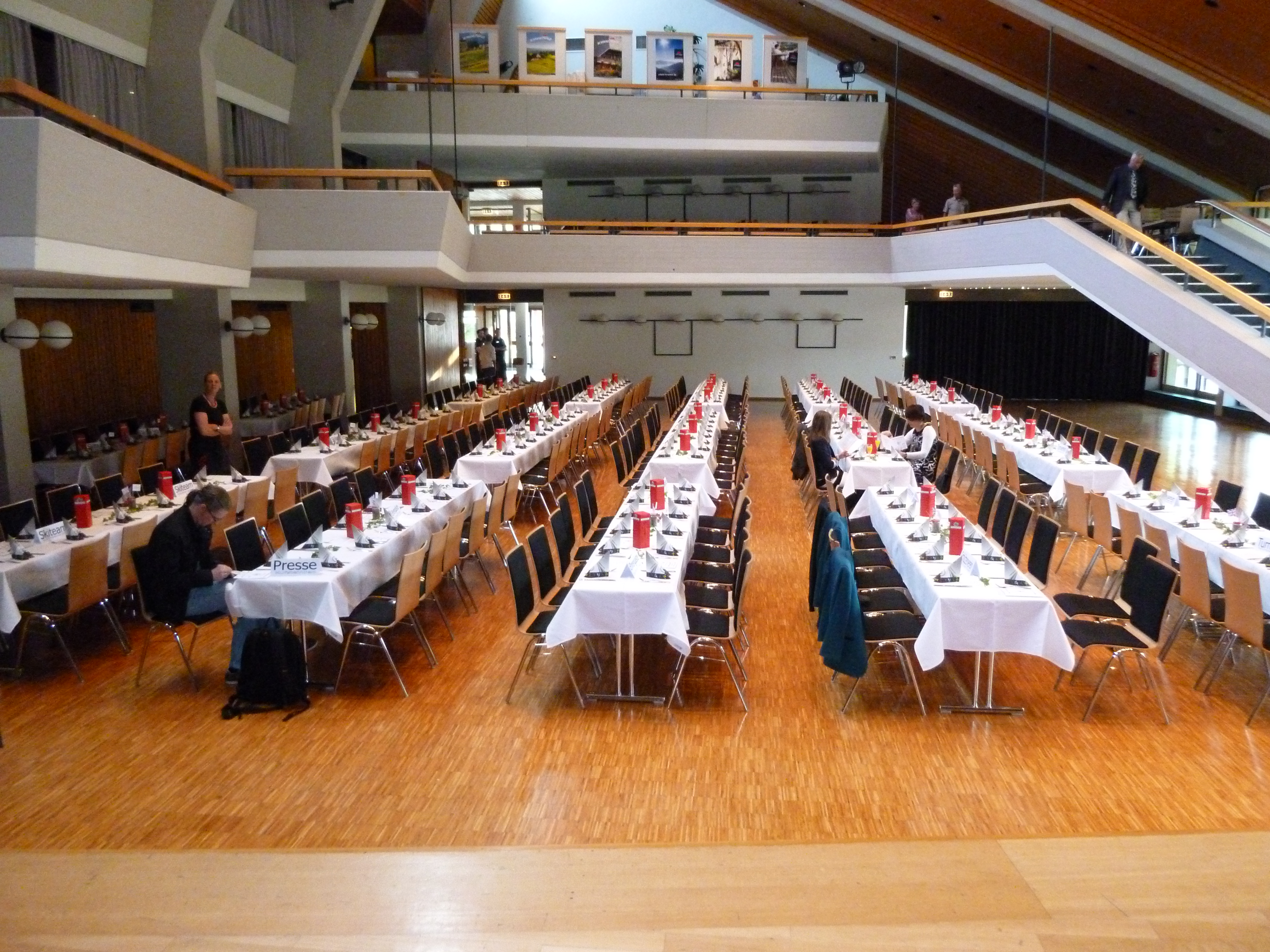 Foto Saal Haus des Gastes mit Tischbestuhlung